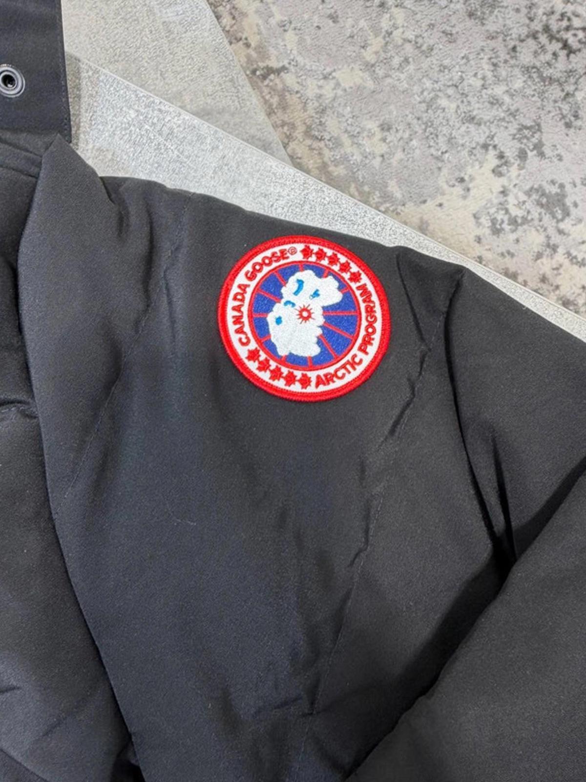 Canada goose Wyndham black/red badge medium