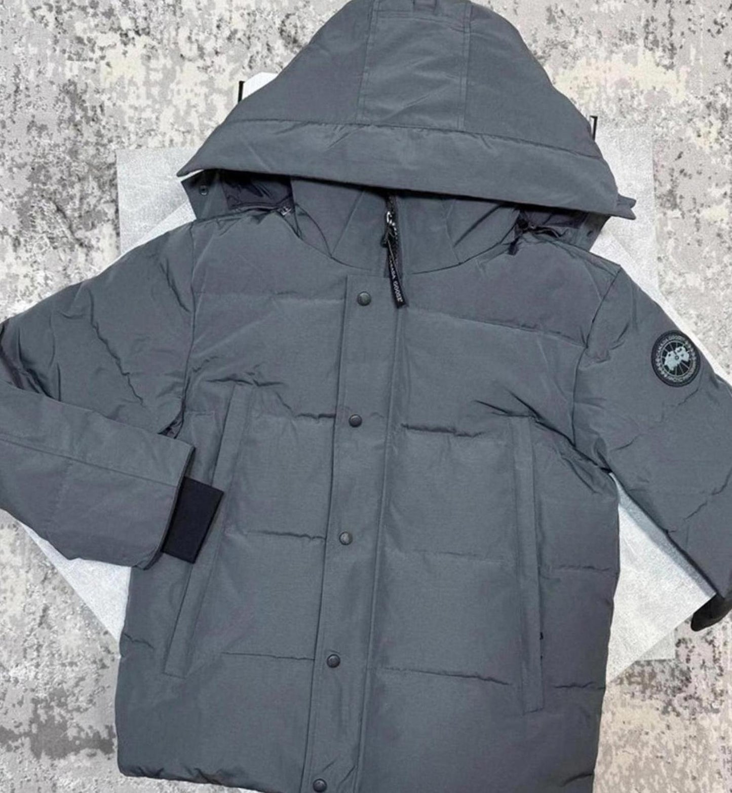 Canada goose Wyndham coat grey/black badge XL
