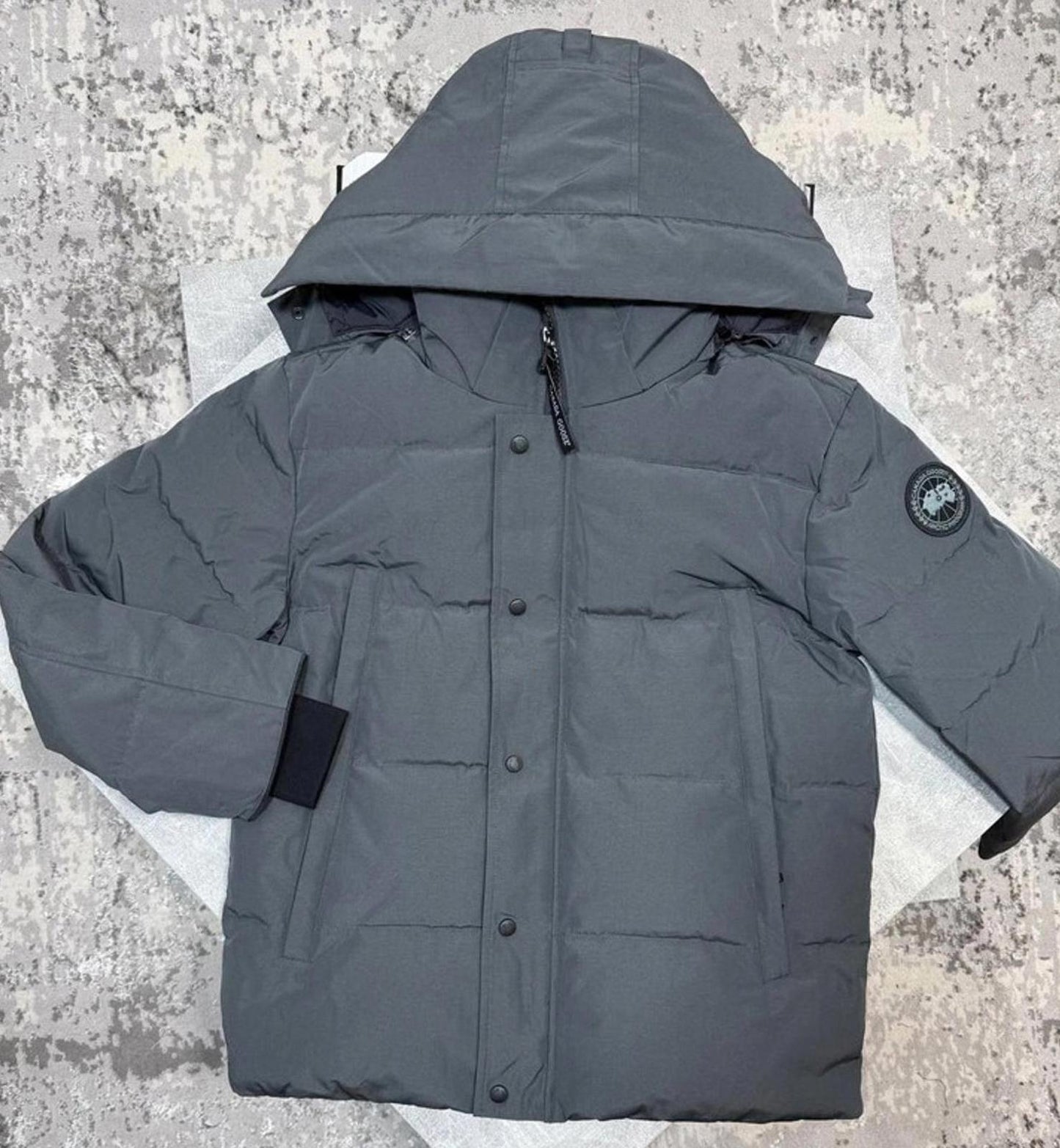Canada goose Wyndham coat grey/black badge LARGE