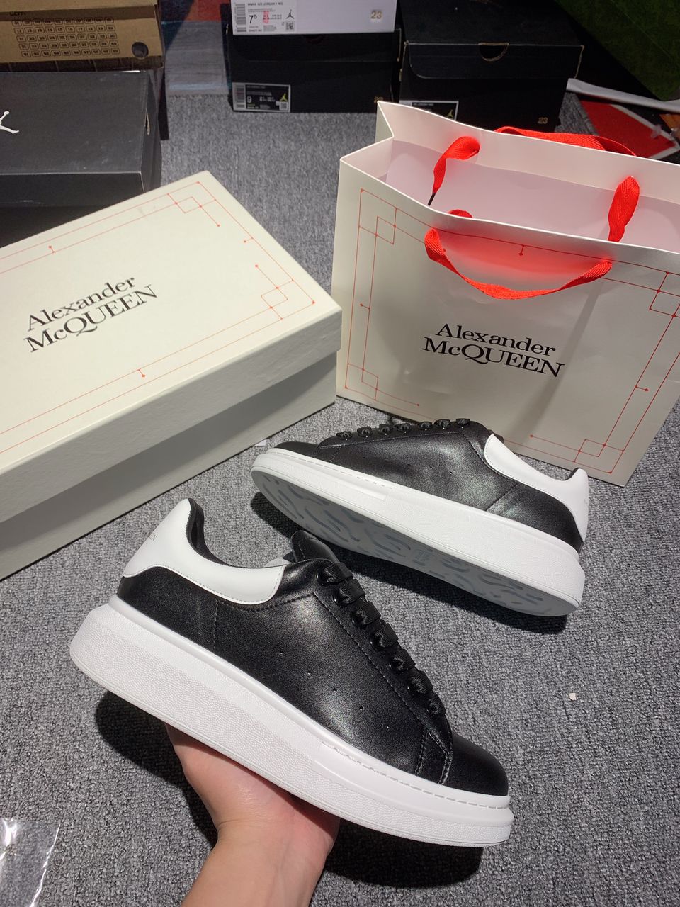MCQ BLACK WHITE