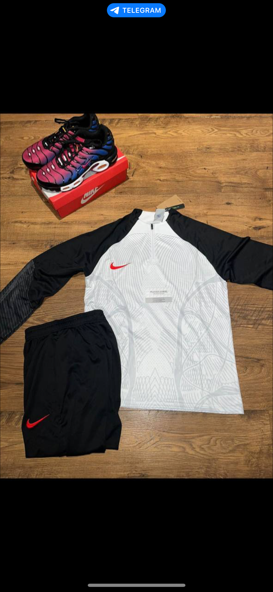 NIKE TRACKSUIT SMALL