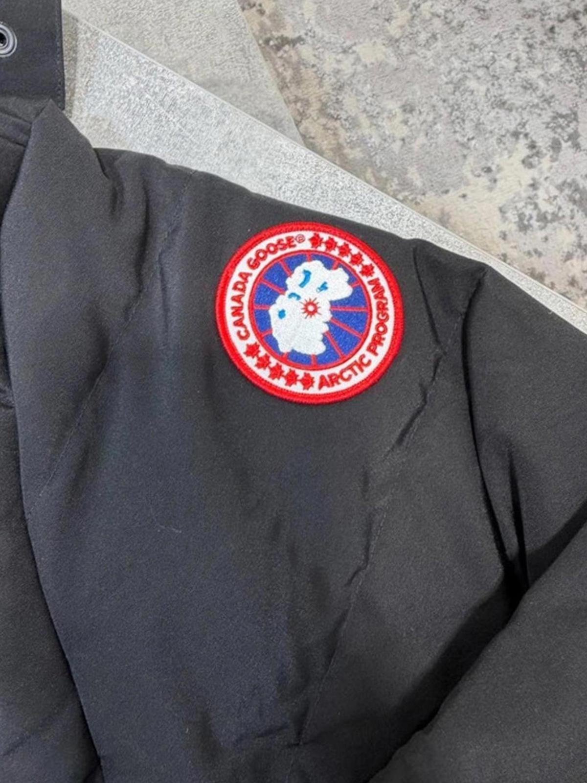 Canada goose Wyndham black/red badge large