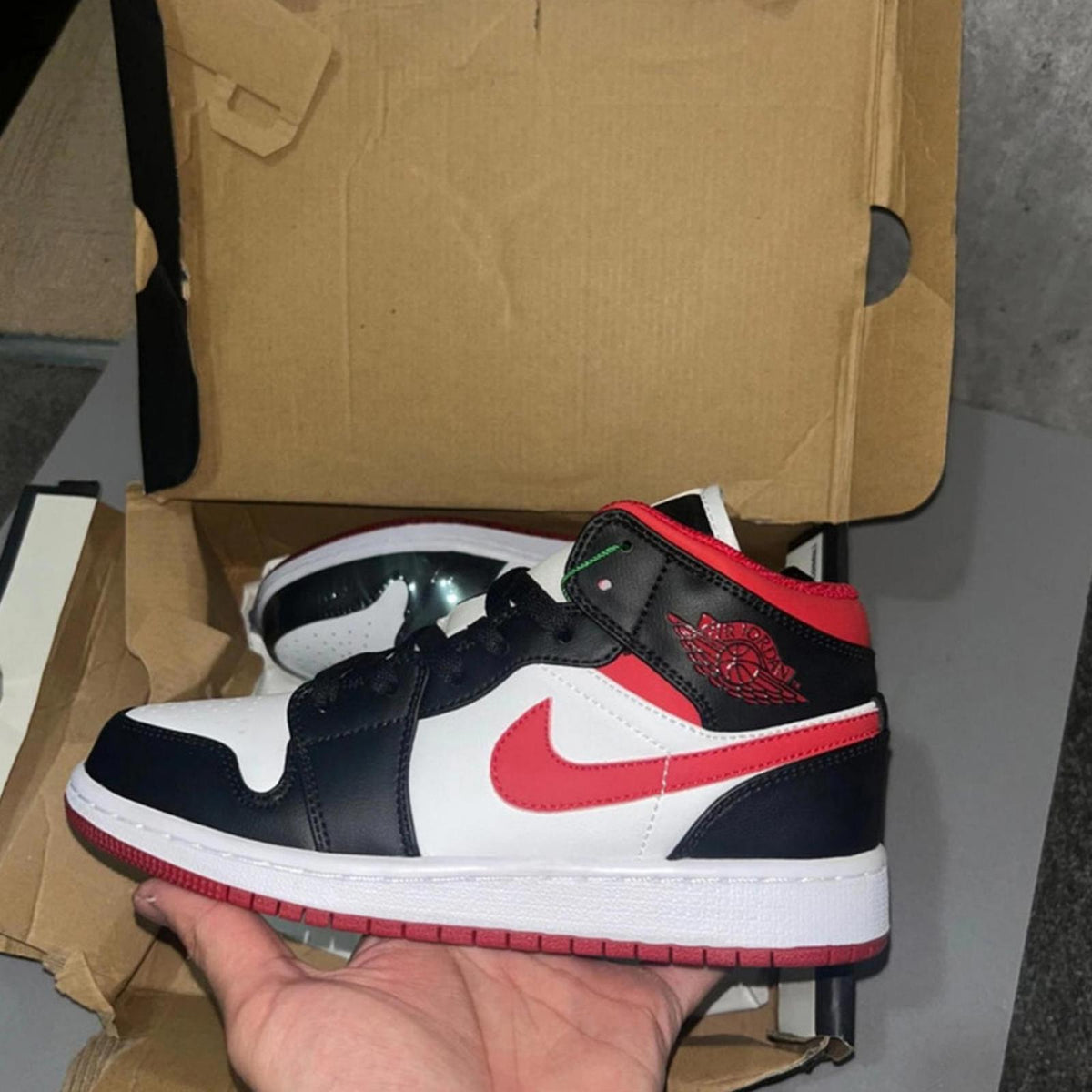 Nike Jordan 1 gym red UK3