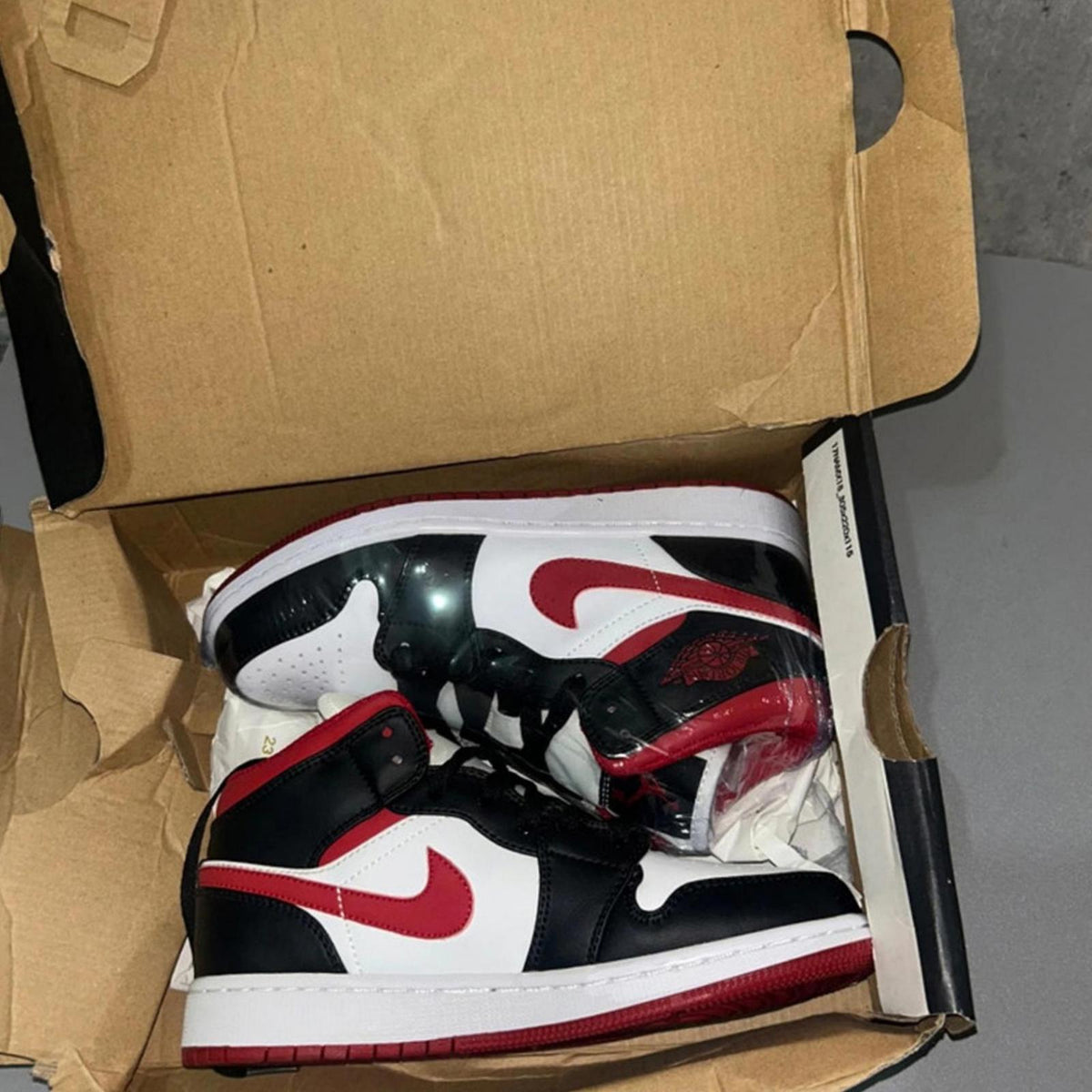 Nike Jordan 1 gym red UK3