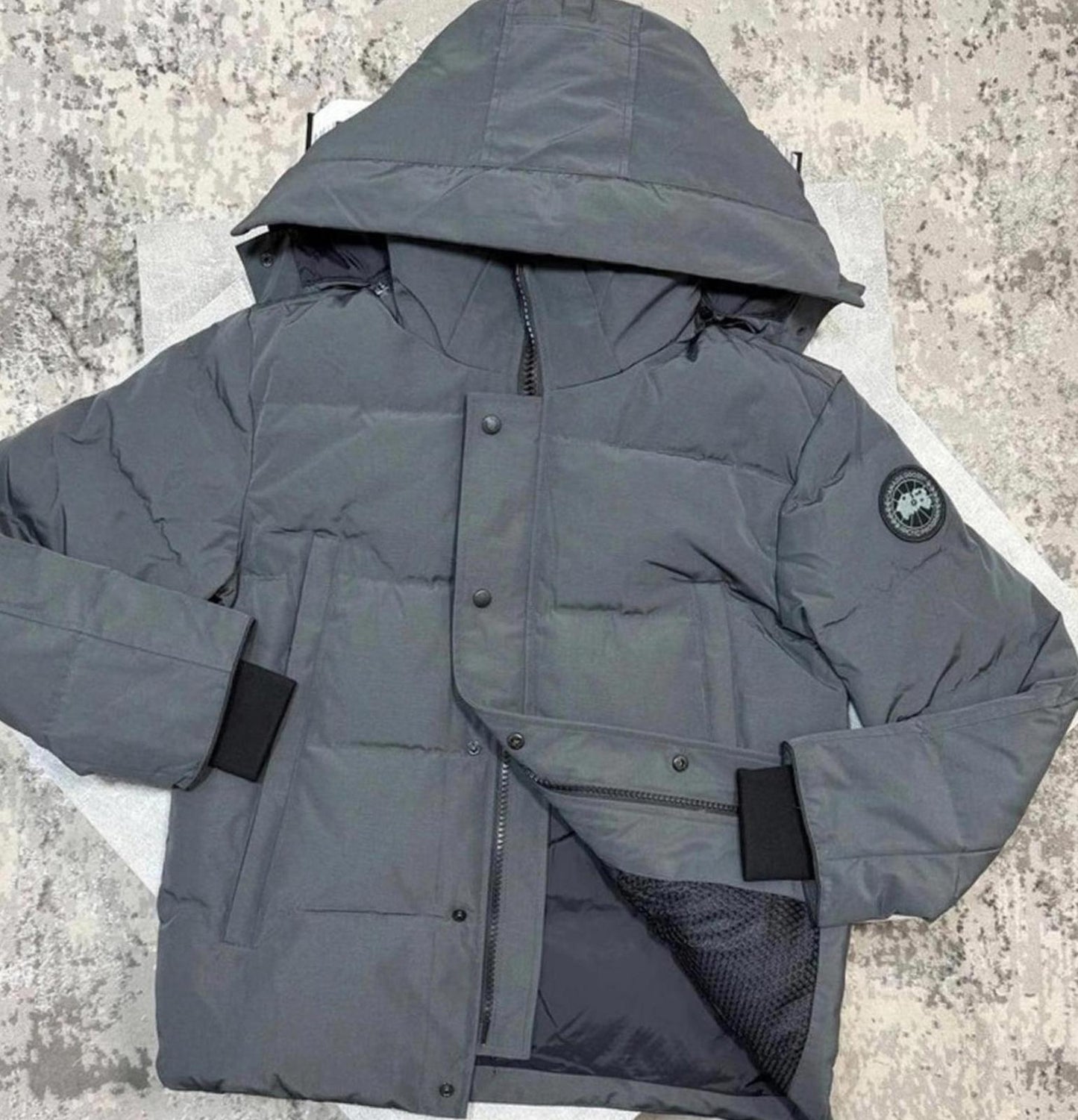 Canada goose Wyndham coat grey/black badge XL