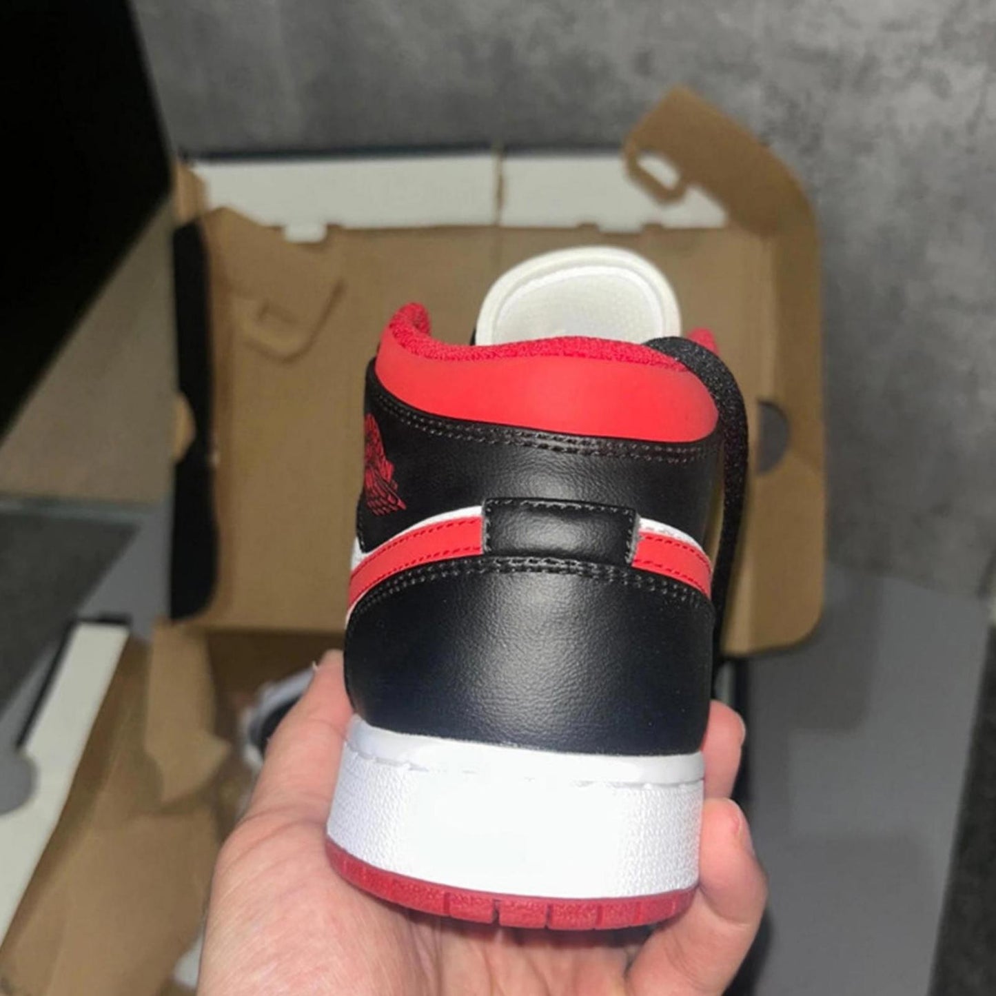 Nike Jordan 1 gym red UK3