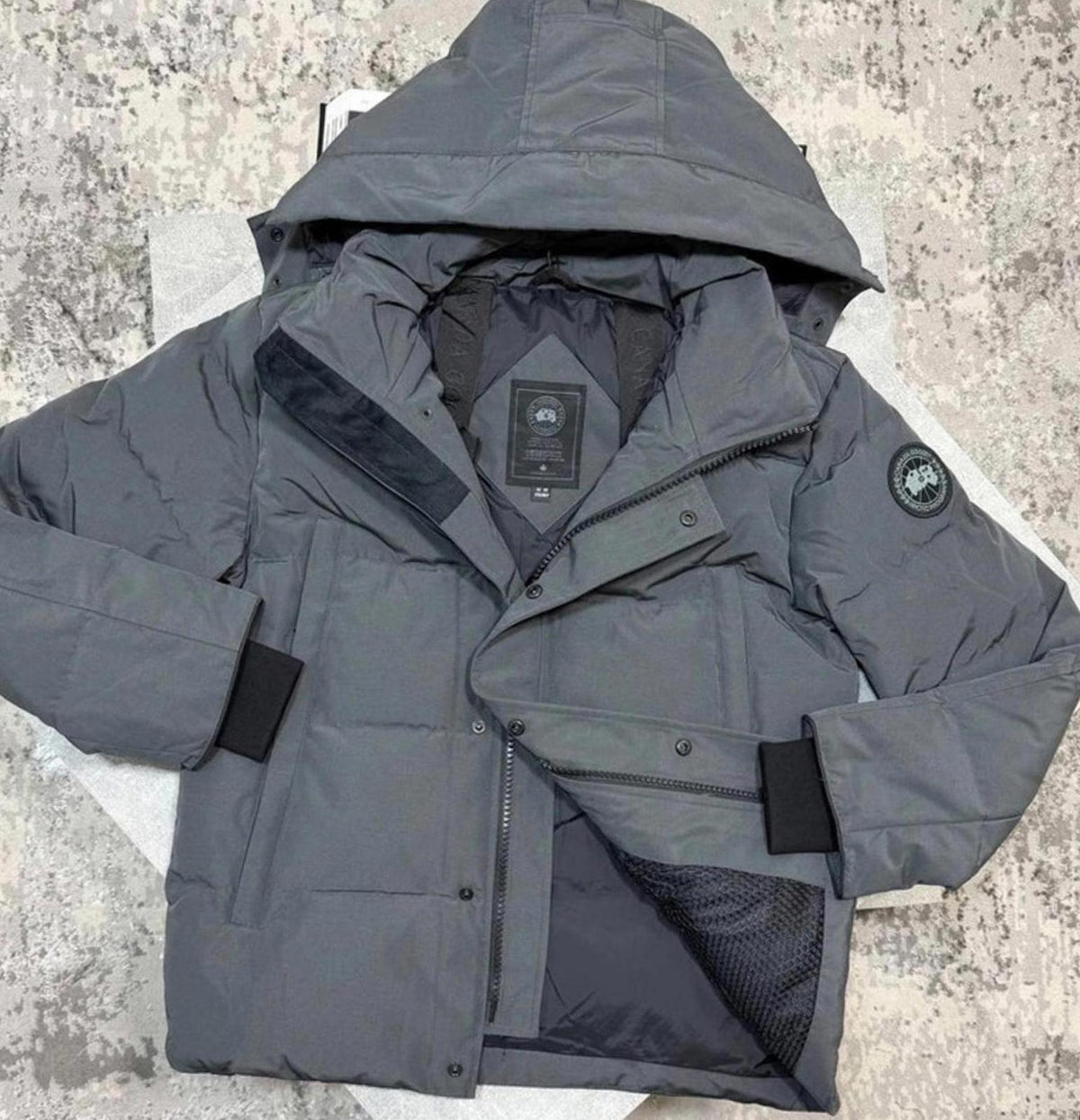 Canada goose Wyndham coat grey/black badge XL
