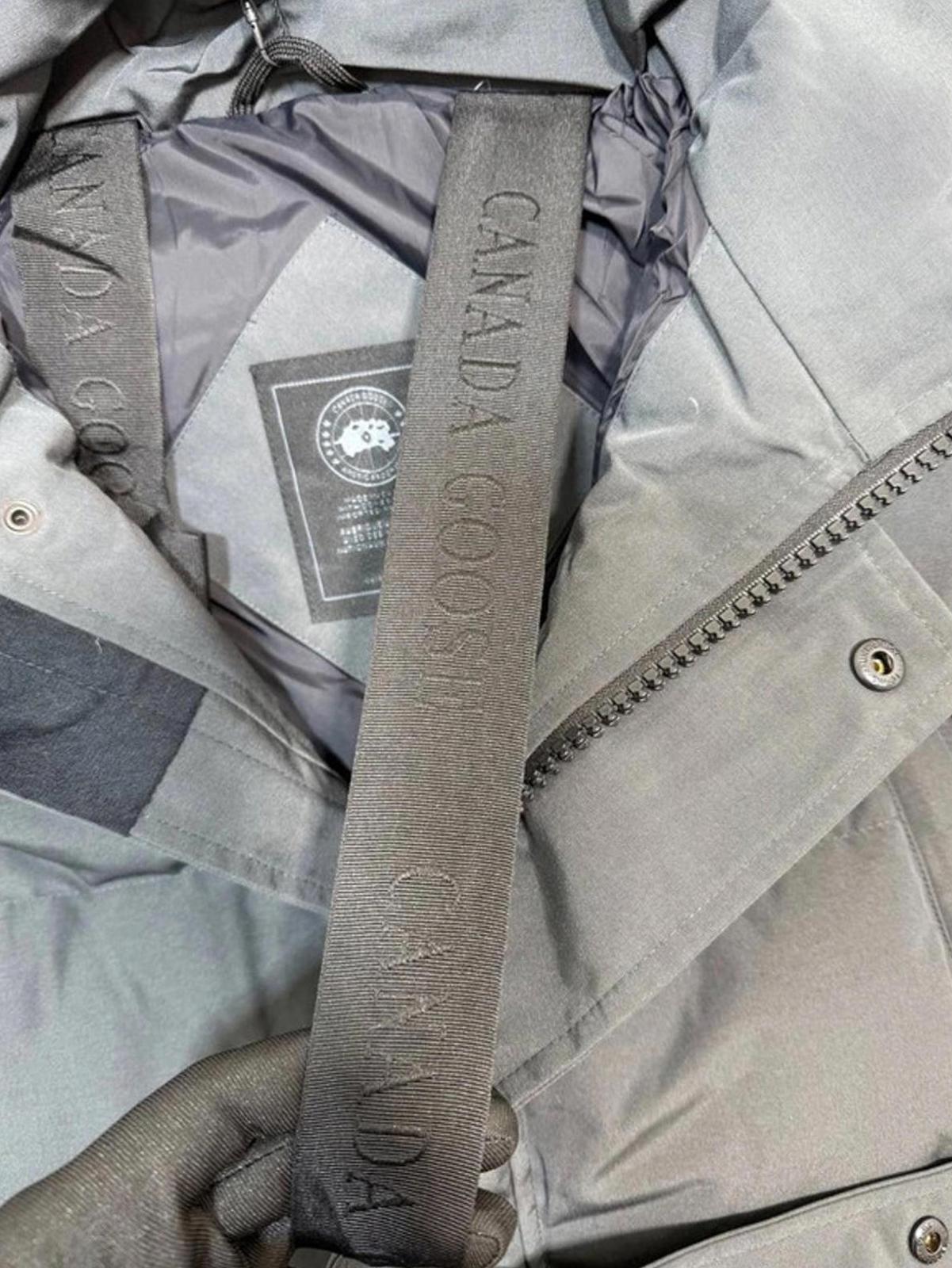 Canada goose Wyndham coat grey/black badge LARGE