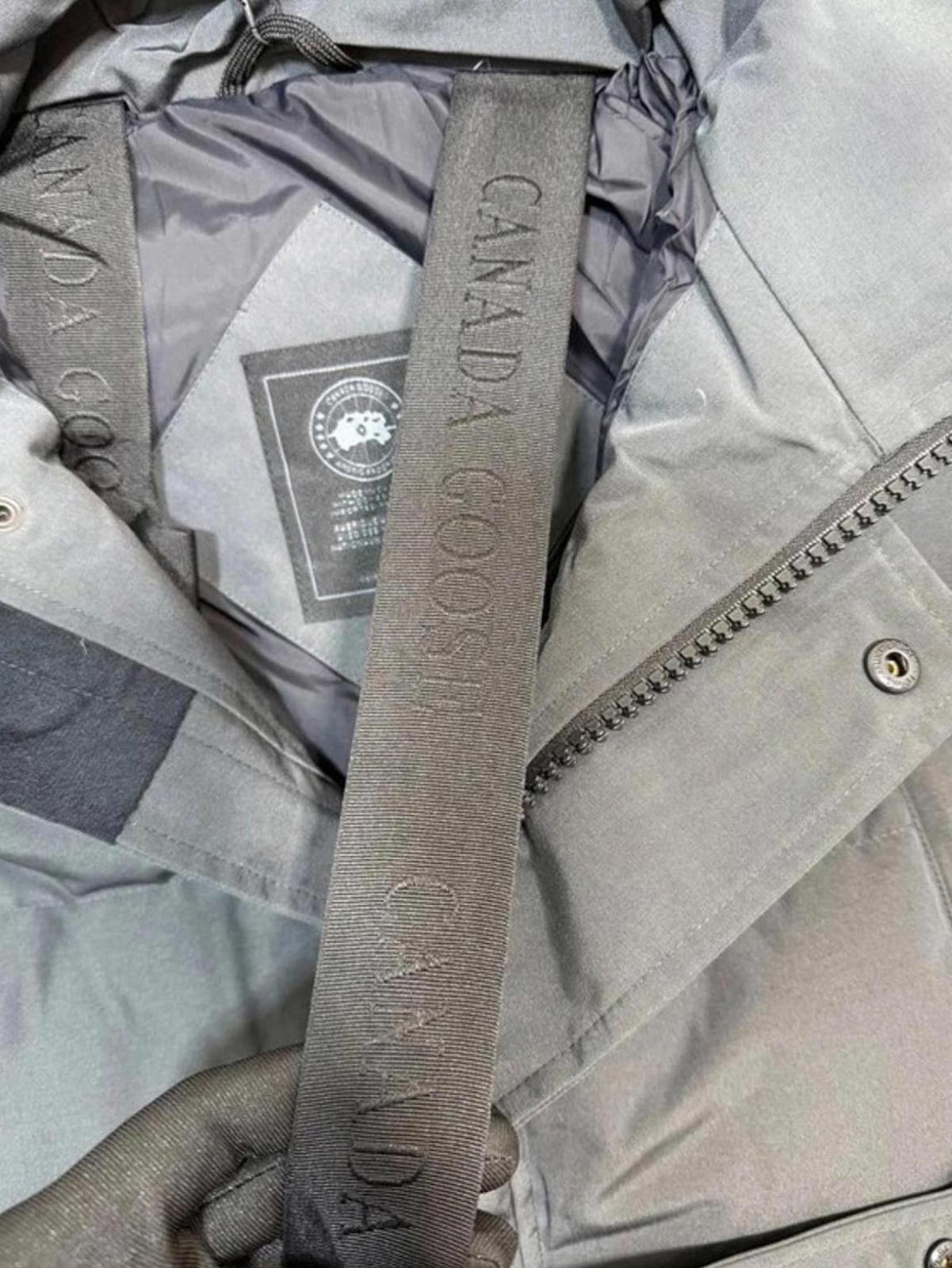 Canada goose Wyndham coat grey/black badge XXL