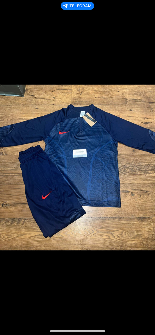 NIKE TRACKSUIT SMALL