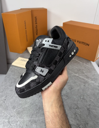 lV TRAINER BLACK