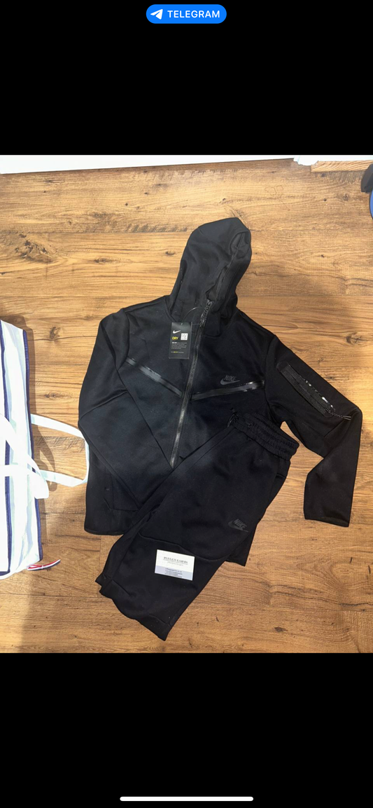 BLACK TECH FLEECE MEDIUM TRACKSUIT