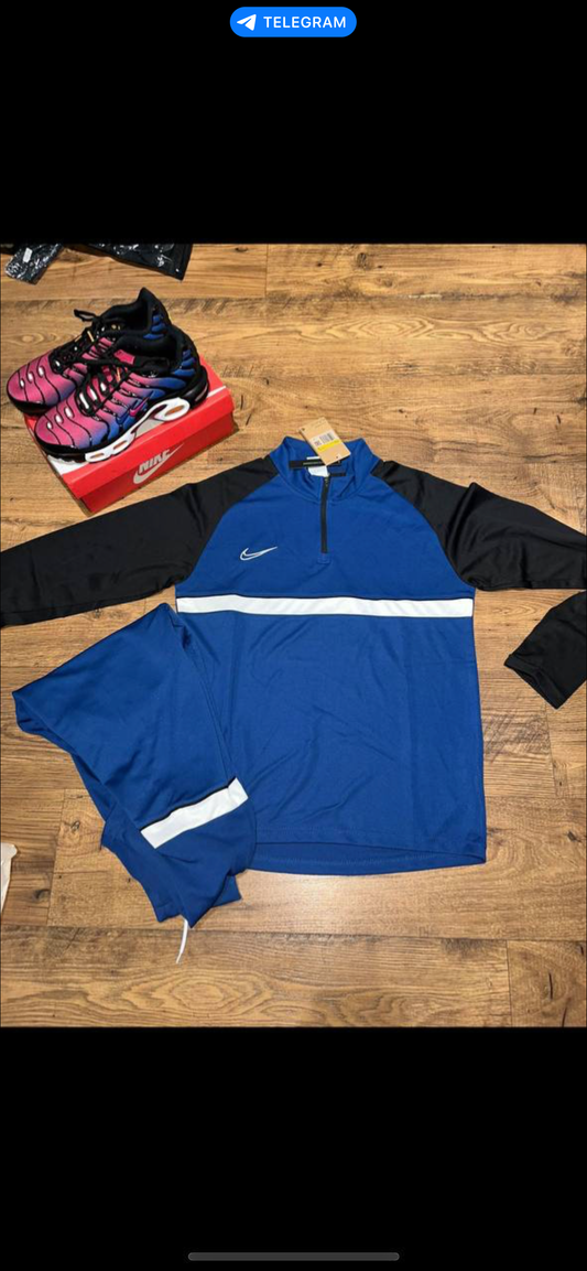 NIKE TRACKSUIT SMALL