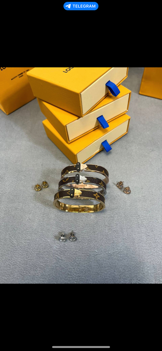 LV BANGLE EARRING SET