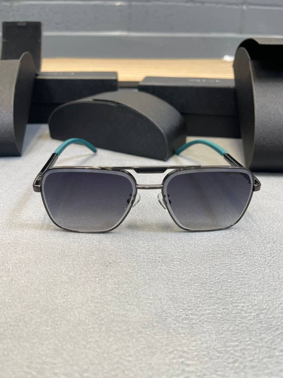 PRADA GLASSES COME WITH BOX