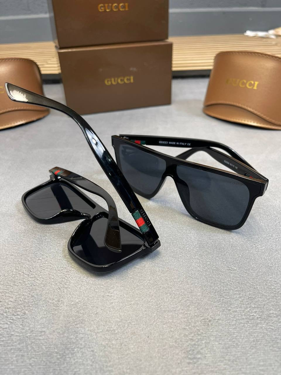 GUCCI GLASSES COME WITH BOX