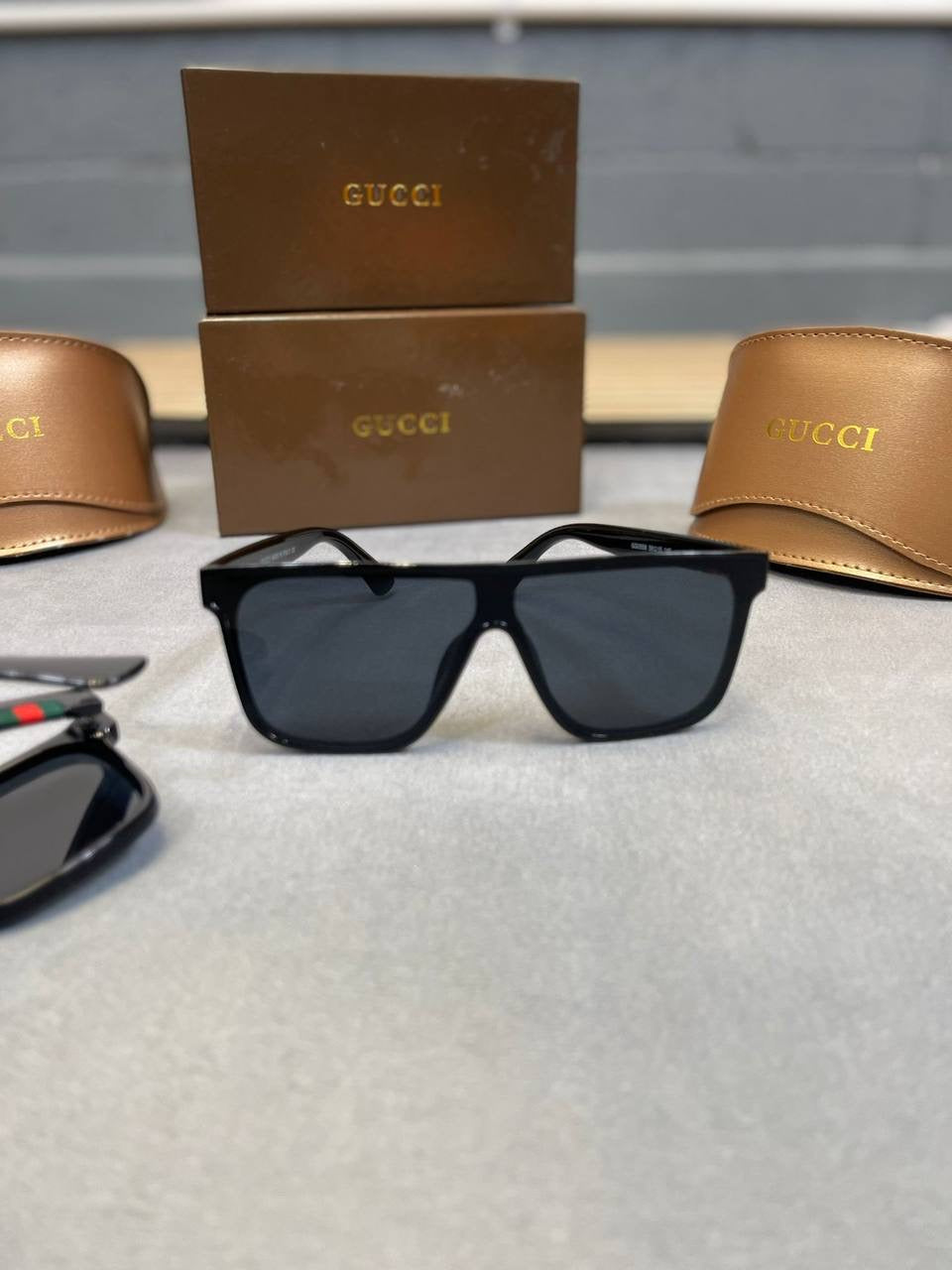 GUCCI GLASSES COME WITH BOX