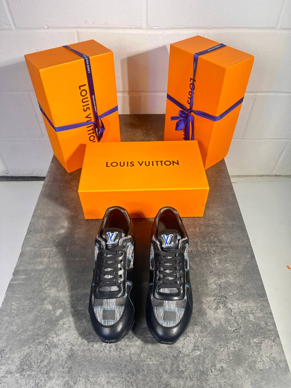 Lv runaway trainers 
Size 6-12