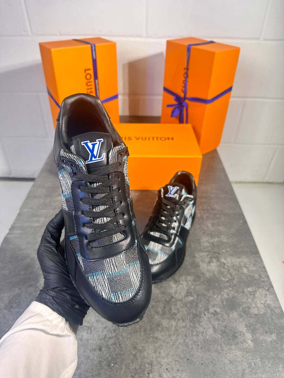 Lv runaway trainers 
Size 6-12