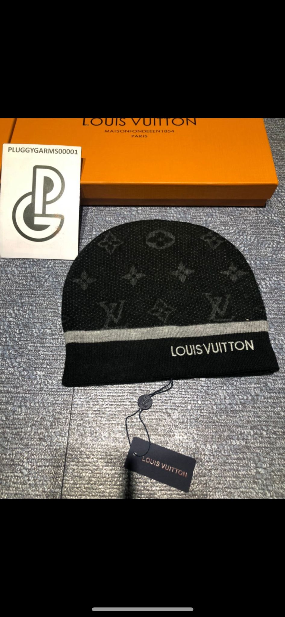 LV HAT BLACK