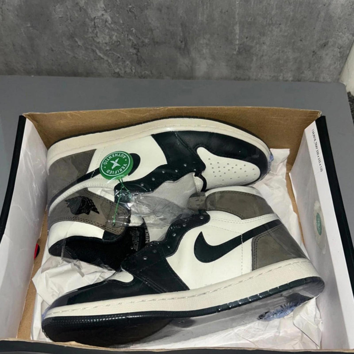 Nike Jordan 1 mocha UK6