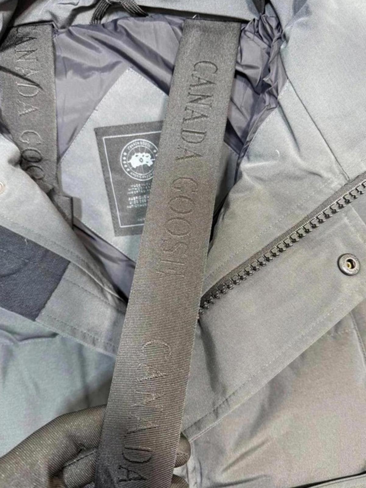 Canada goose Wyndham coat grey/black badge XL