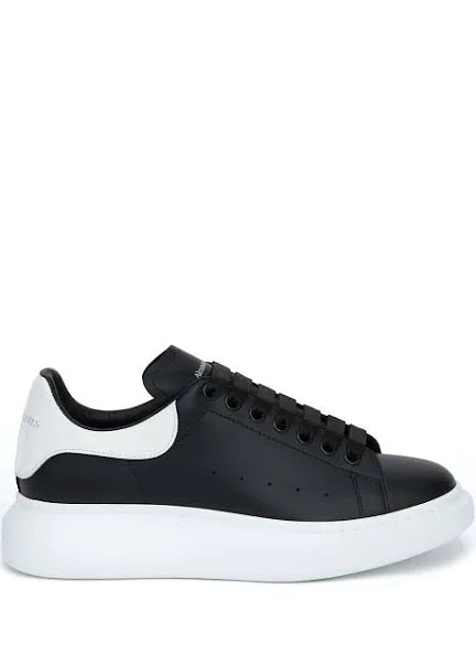 MCQ BLACK WHITE
