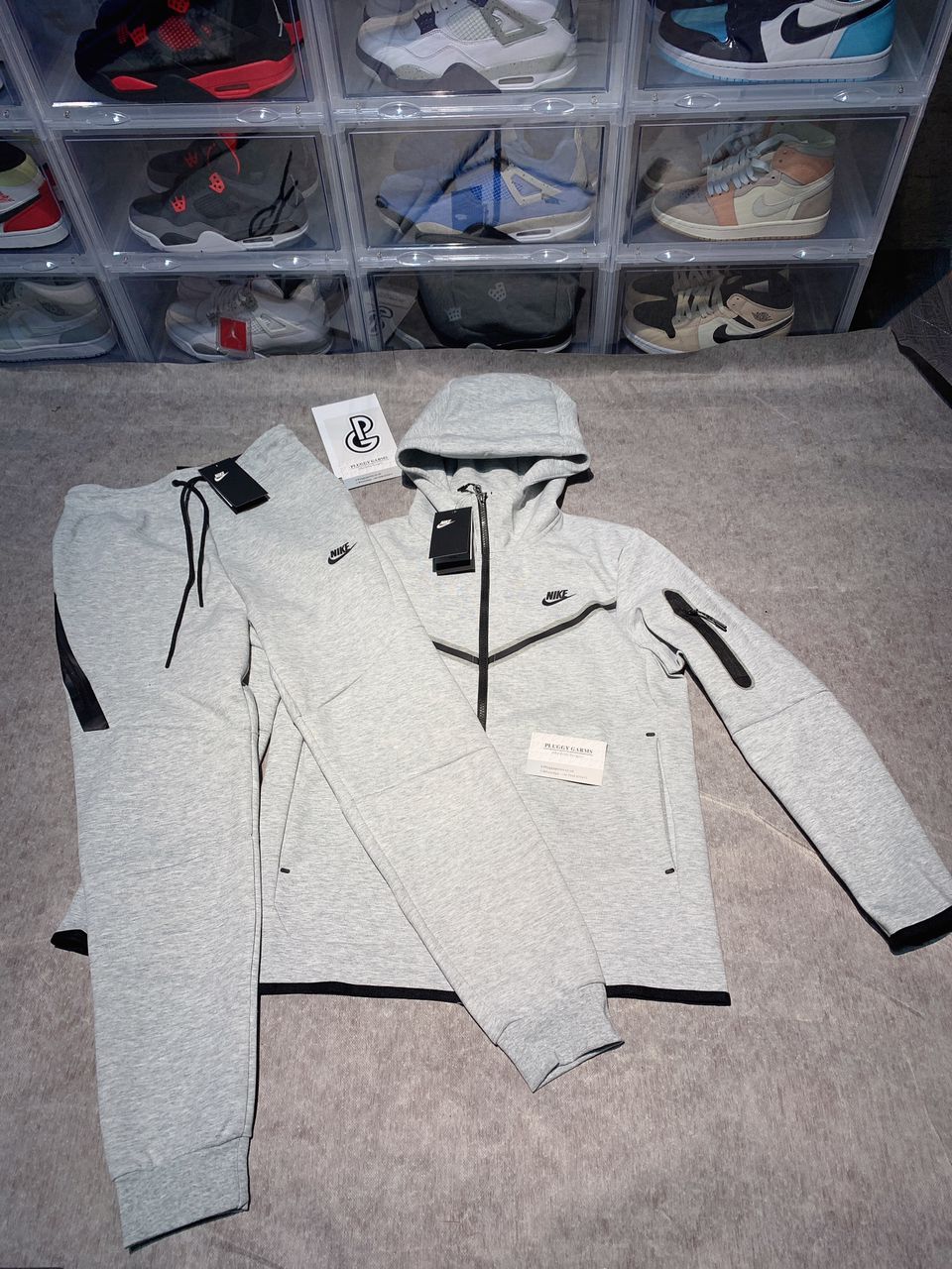 TECH FLEECE GREY